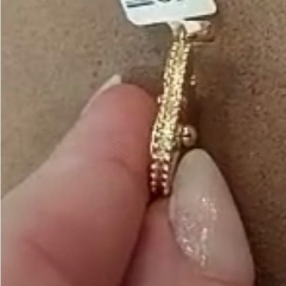 yellow gold 18 karat pendant.
5.22 grams of pure 18 k yellow gold. - Picture 6 of 11